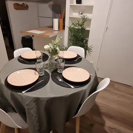 Cocon Sous Les Toits By Unsejouranancy Fr Apartamento